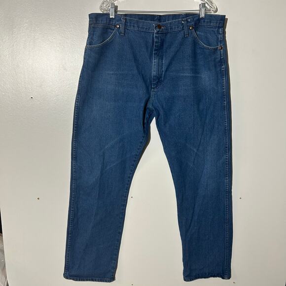 WRANGLER Cowboy Cut Relaxed Fit Blue Casual Denim Jeans Men’s Size 40x32 - Picture 1 of 7